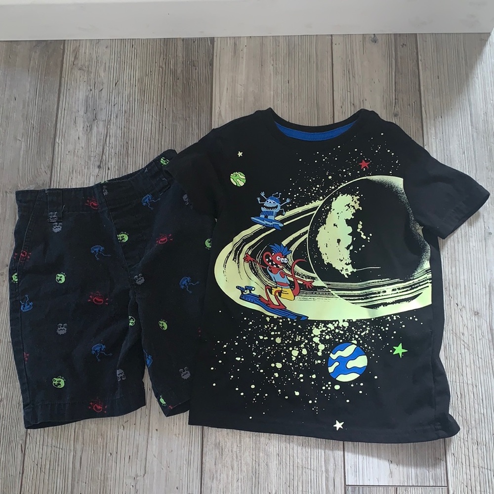 Boys size 5 tshirt with matching shorts. (Aliens surfing space) glow in the dark